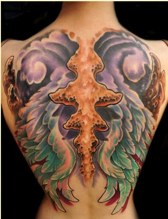 性感女性背部彩色翅膀纹身图案图片