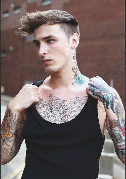 欧美型男大胆展露个性纹身图片缩略频道推荐图