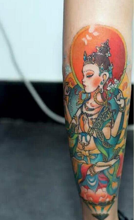 个性腿部经典彩色佛纹身图案图片