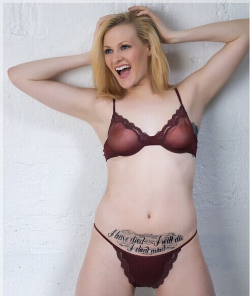 比基尼性感美女私密处纹身图案