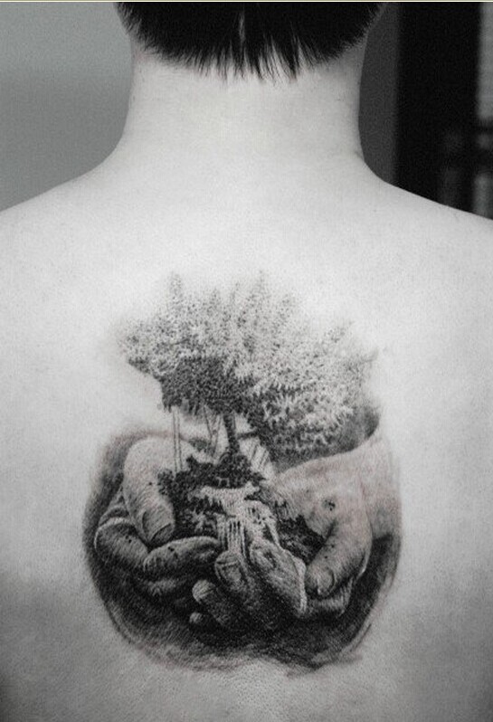 个性时尚背部生命之树纹身图片图片