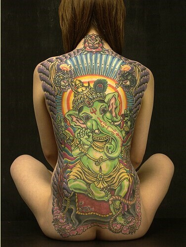 个性时尚女性满背象神纹身图案图片