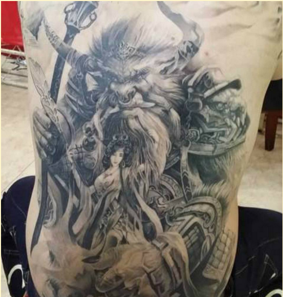 时尚个性满背牛魔王铁扇公主纹身图片图片
