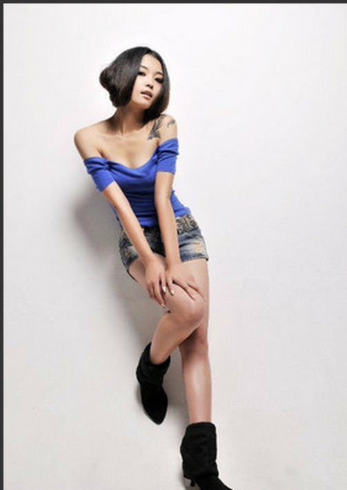 超时尚性感小模特美女肩部凤凰纹身图图片