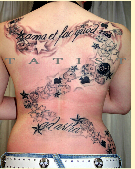 超个性时尚满背经典字母纹身图案图片