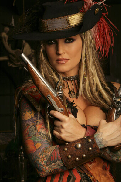 个性狂野海盗美女经典纹身图案图片