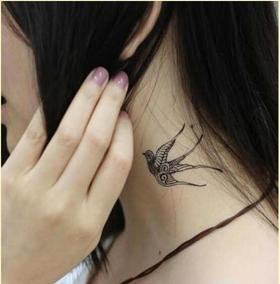 个性女性脖子漂亮好看的燕子纹身图案图片