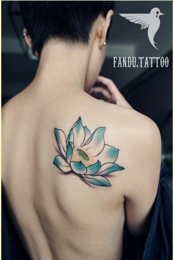 漂亮背部好看的彩色莲花纹身图案图片