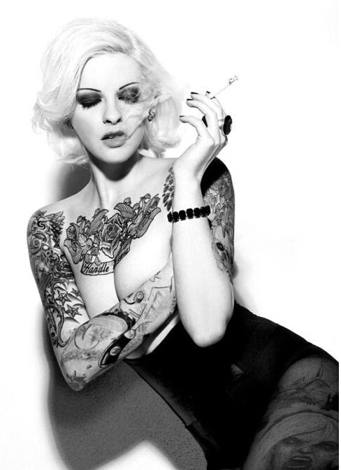 国外性感魅力迷人美女黑白纹身图片