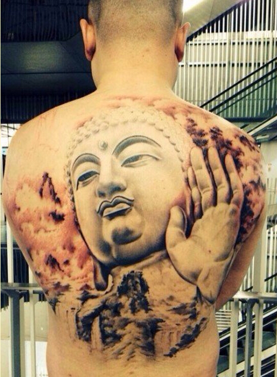 个性时尚男性背部佛纹身图案图片