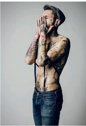 个性时尚男生个性纹身图片