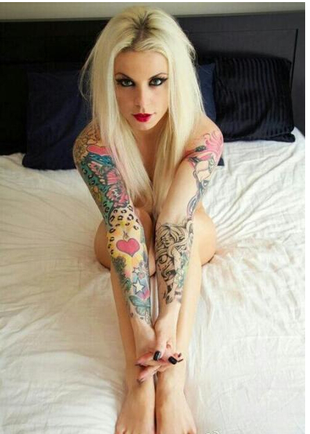 国外性感漂亮迷人美女裸体纹身图案图片