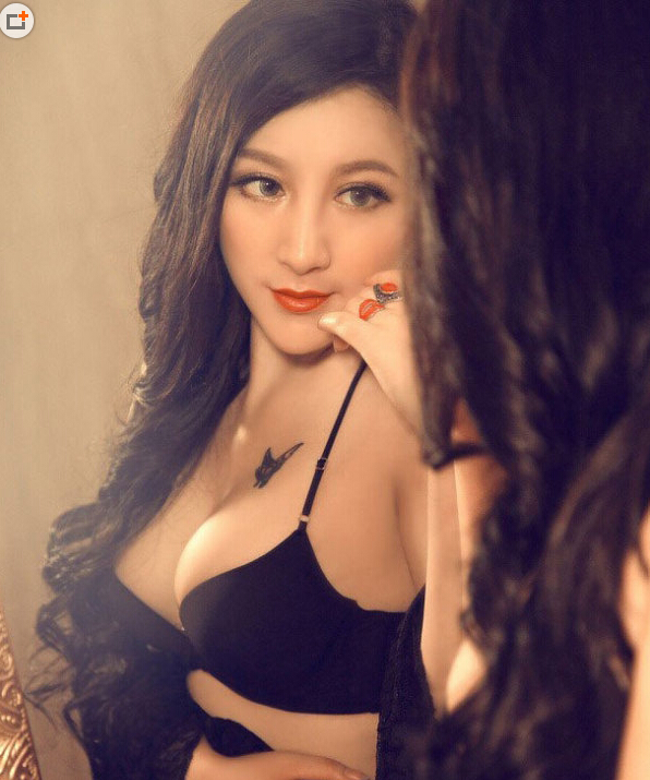 成熟性感魅力迷人美女胸部纹身图片图片