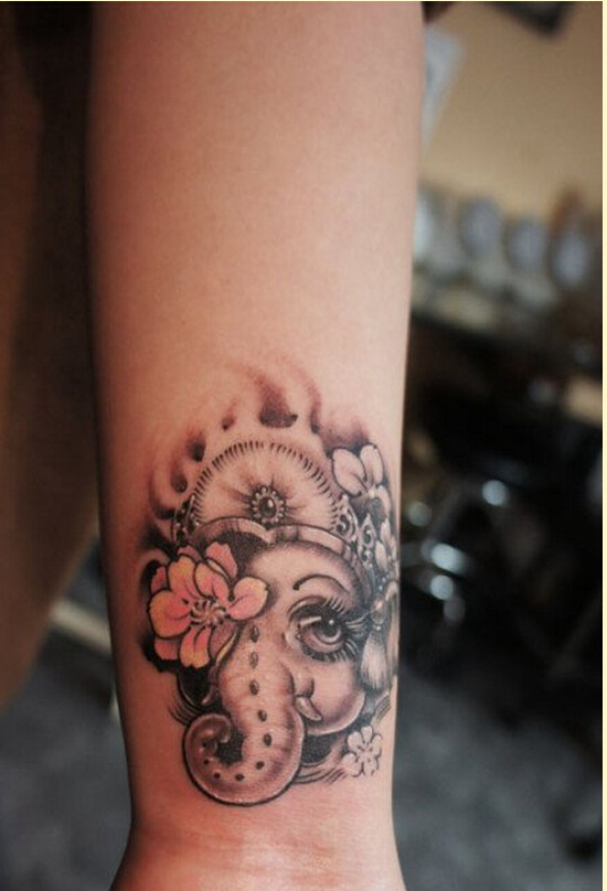 时尚手腕个性彩色象纹身图案时尚手腕图片