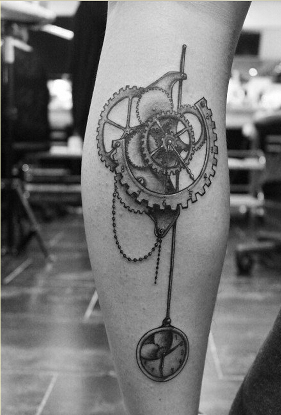 个性时尚腿部好看的黑白齿轮纹身图案