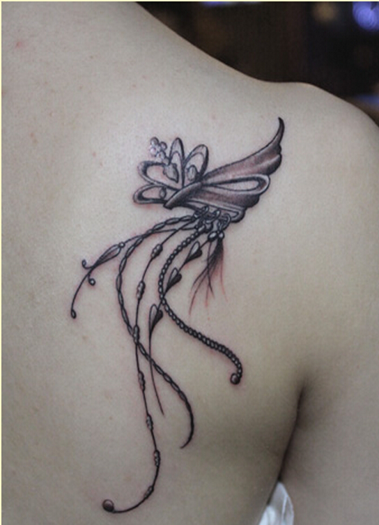 时尚小清新背部好看的蔓条纹身图案图片