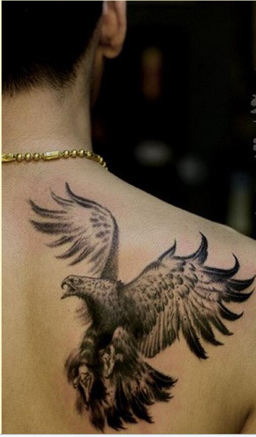 个性背部时尚好看的老鹰纹身图案图片