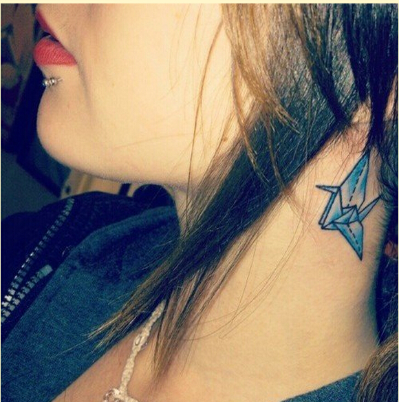 时尚女性脖好看的子千纸鹤纹身图案图片