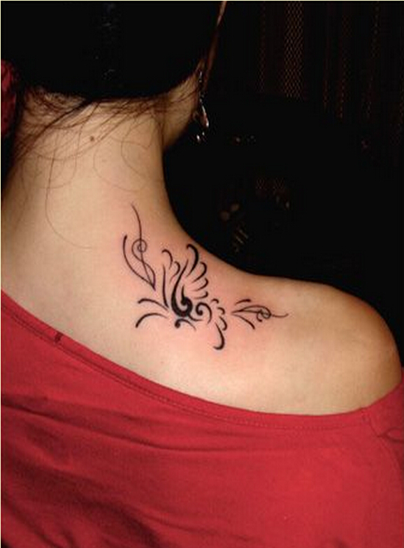 经典时尚颈部漂亮好看的蝴蝶图腾纹身图片