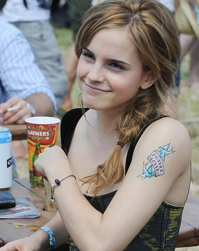 欧美小美女手臂经典好看的双燕纹身图图片