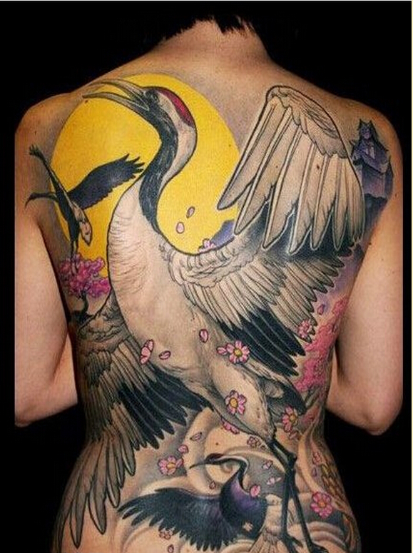 时尚好看的满背个性彩色仙鹤纹身图案图片