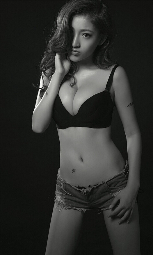 冷艳气质比基尼美女经典个性纹身图片