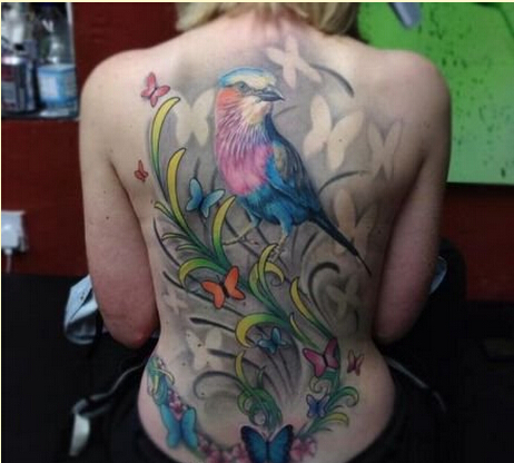 女生背部时尚好看的小鸟纹身图案图片