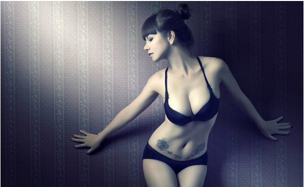 性感魅力迷人比基尼美女腹部个性纹身