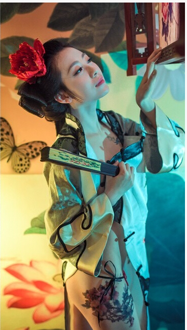 古典风的全裸美女性感诱惑迷人纹身图图片