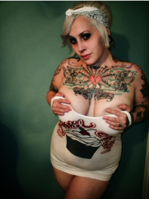 性感国外美女胸部个性纹身图片图片