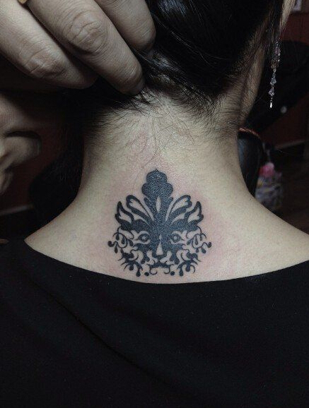 女生脖子时尚好看的猫咪纹身图案图片