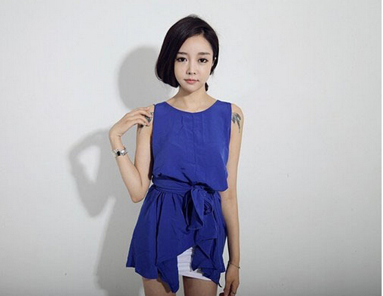 经典时尚美女肩膀两边上带两只鸟纹身图片