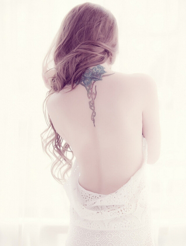 时尚女生脖子后背个性另类图腾纹身图