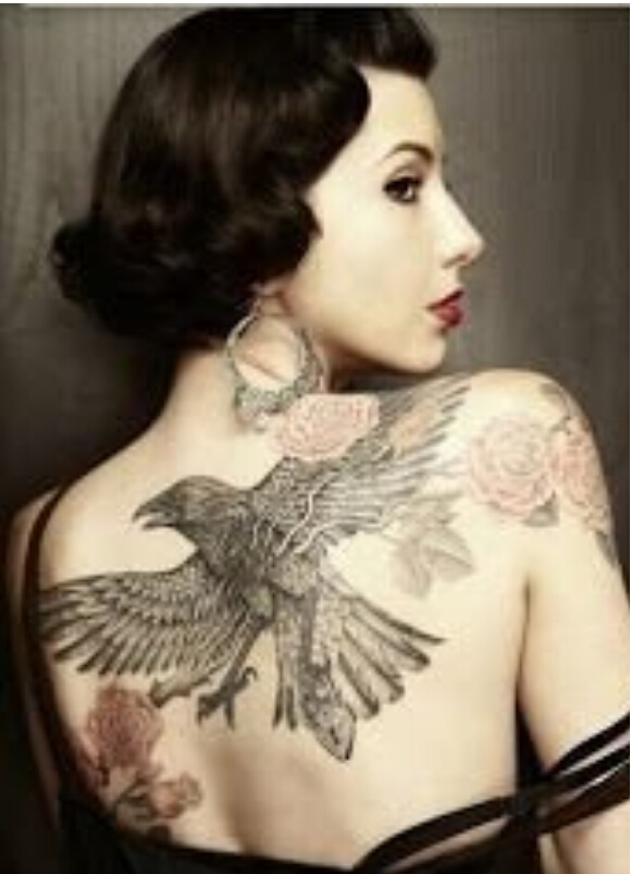 女性背部时尚个性好看的老鹰纹身图案图片