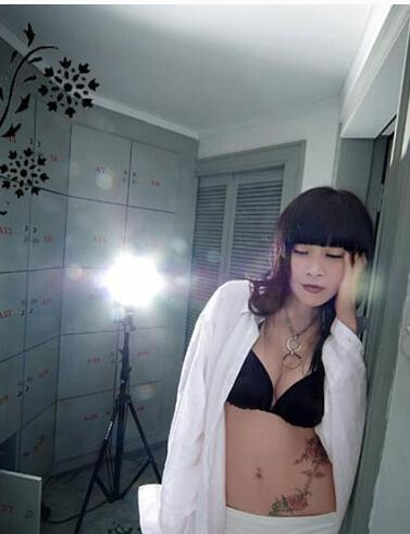 性感诱惑经典时尚比基尼美女腹部纹身图片