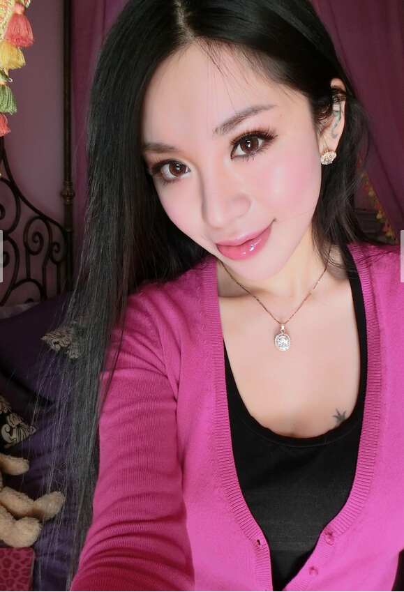 美艳少妇性感身材惹火私房照自拍纹身图片