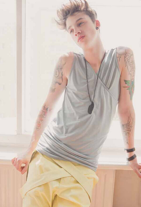 潮流时尚欧美风帅哥个性纹身图片