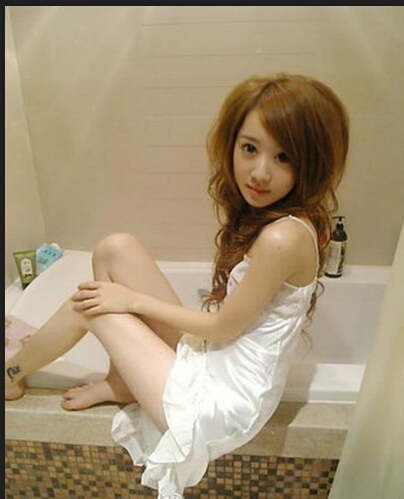 妖艳性感美女浴室诱惑脚部纹身图片  图片