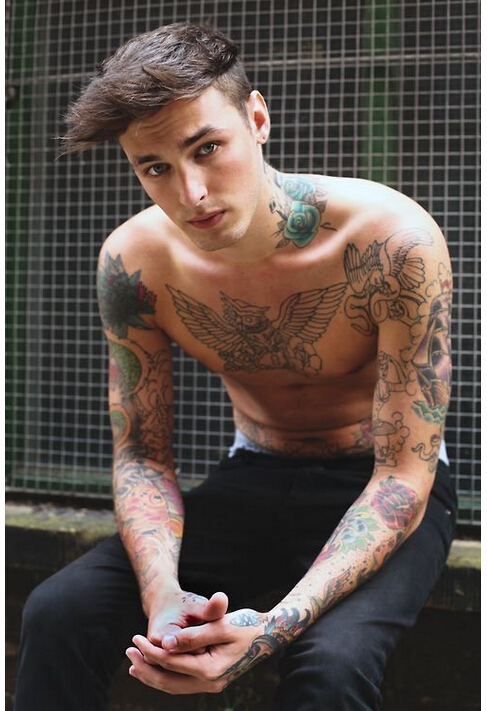 欧美风型男经典帅气时尚个性纹身图片