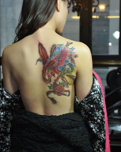 美女后背唯美好看的凤凰纹身图案  图片