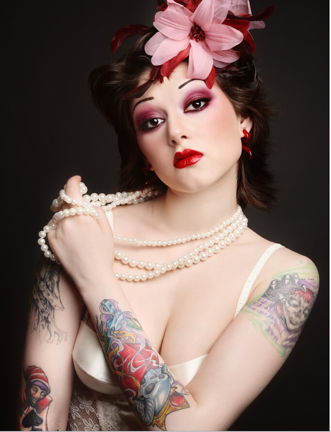 国外美女高贵性感华丽红唇模特纹身图图片