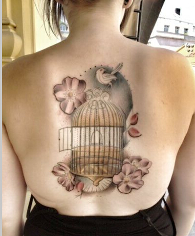 时尚性感女性后背金色鸟笼纹身图案  图片
