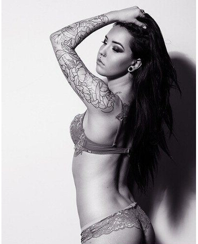 时尚比基尼女孩黑白花臂纹身图案