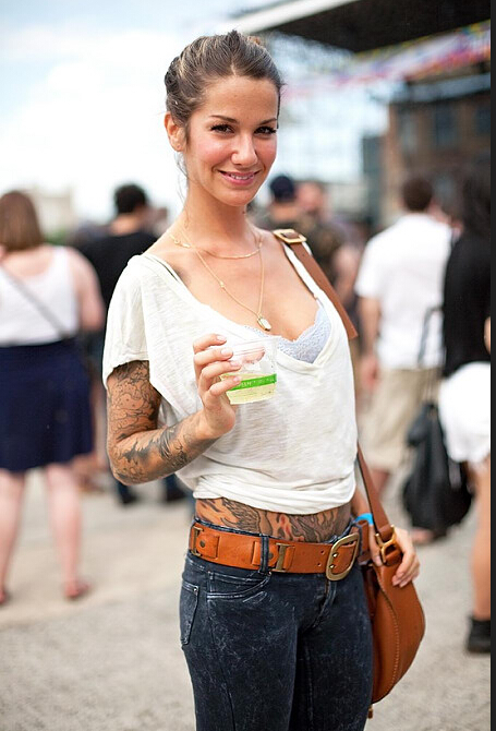 时尚靓丽国外美女个性纹身图片  图片