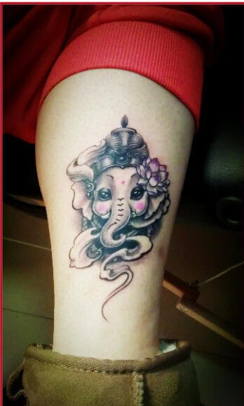 女生腿部可爱好看的小象神纹身图案 图片