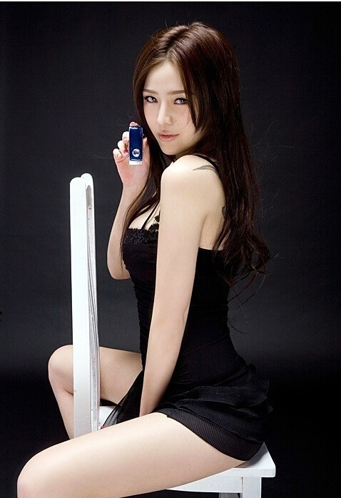 清纯时尚美少女内衣模特个性纹身图片图片