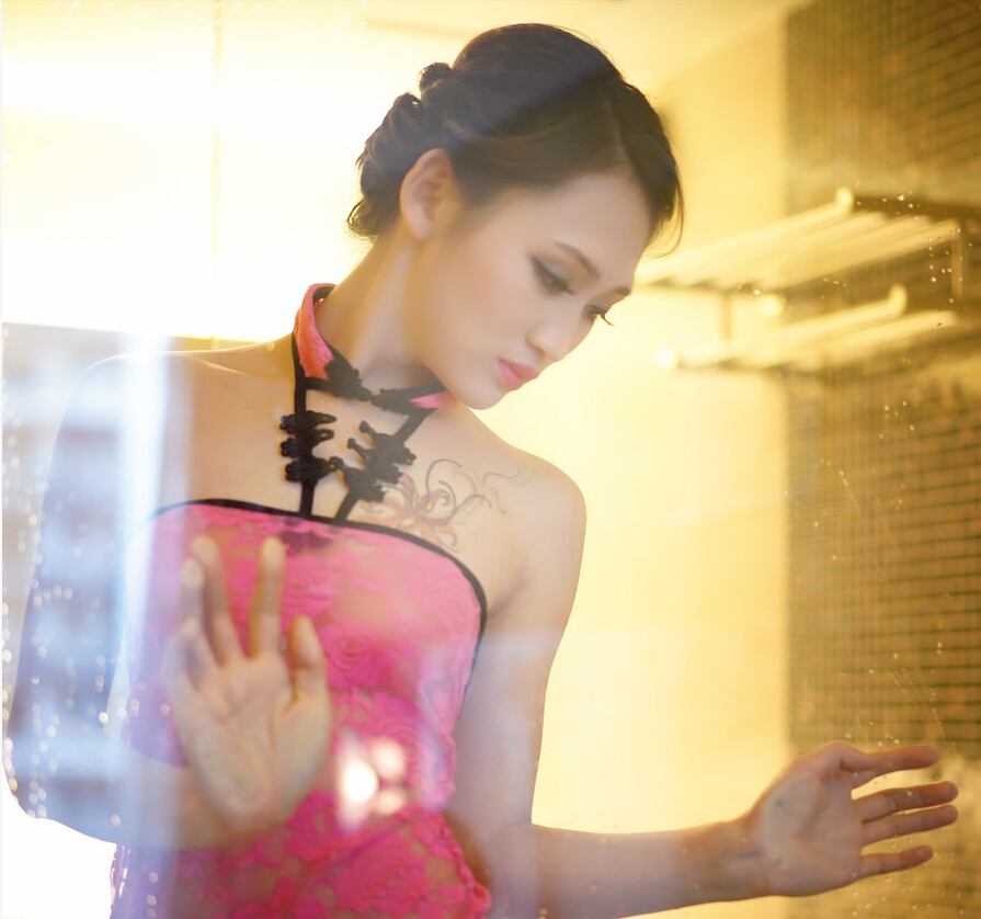 性感漂亮魅力迷人粉红女郎浴室诱惑纹图片