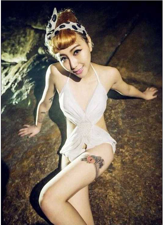 性感比基尼美女大腿漂亮好看的蕾丝心图片