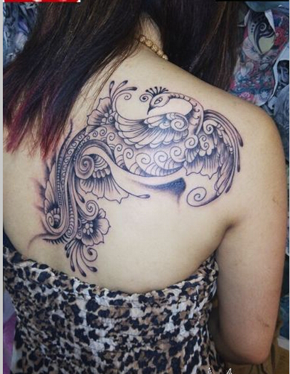 时尚女性后背好看的凤凰纹身图案图片