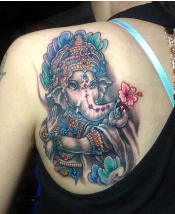 女孩子肩部时尚个性象神纹身图案图片